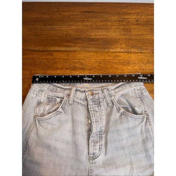 Universal Thread High-Rise Curved Leg Barrel Jeans - Picture 6 of 8